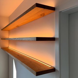 Pro zákazníka z Prahy jsme vyrobili dubové police v délce 280cm a následně provedli také jejich montáž. Police budou...